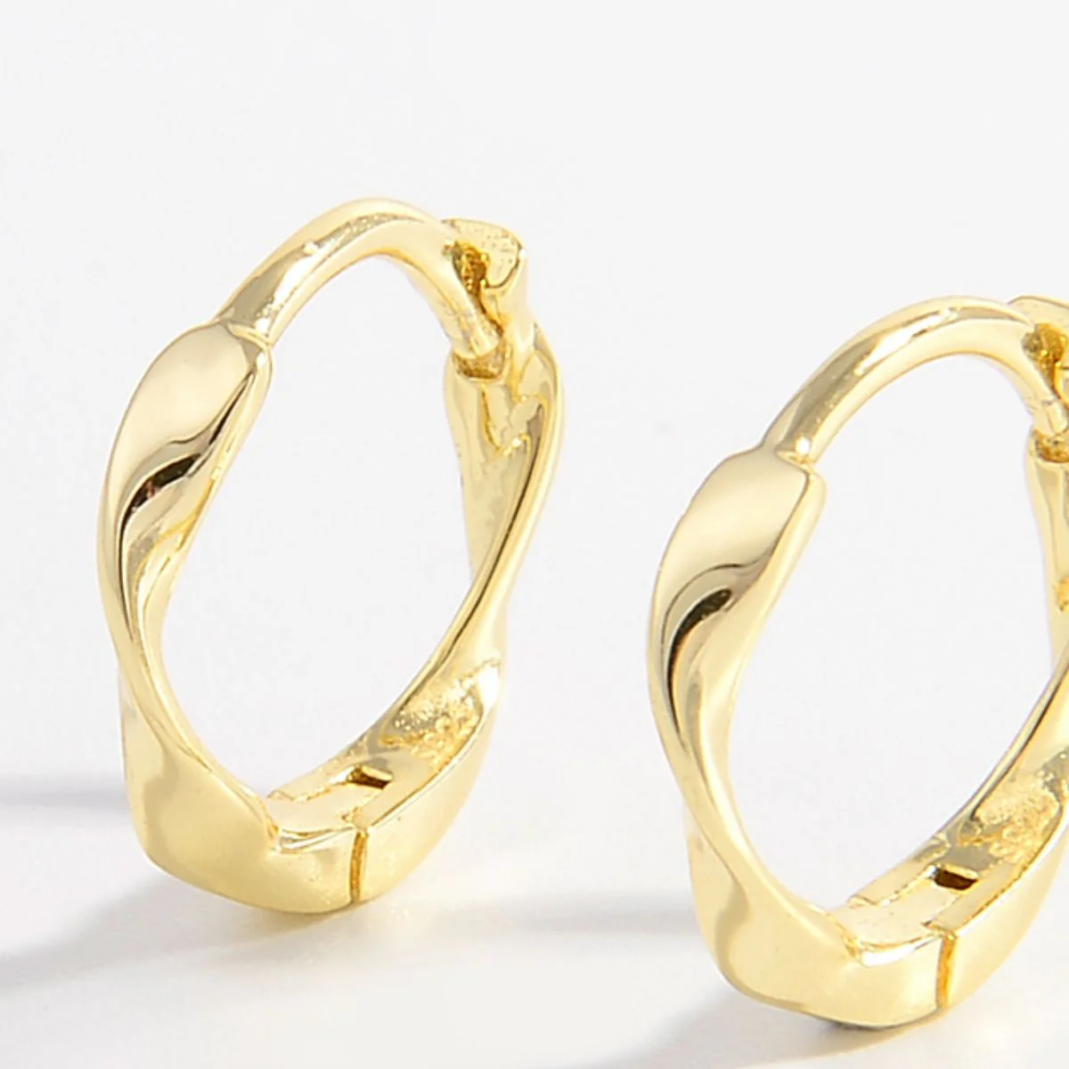 Nina | Twist Hoop Earrings - Gold - Image 3