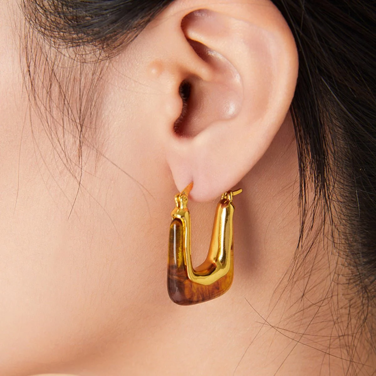 Poppy | Tortoiseshell Hoop Earrings - Image 3