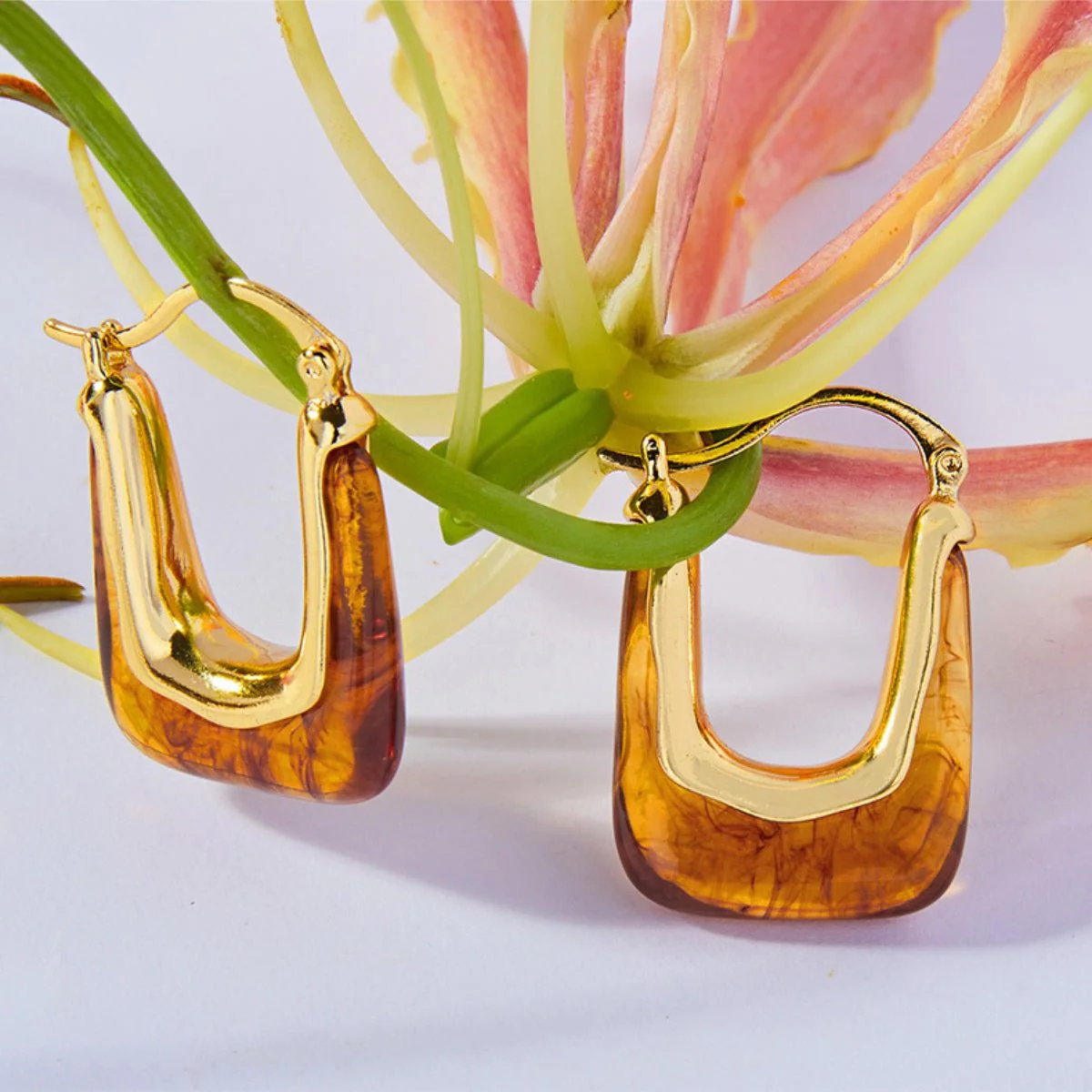 Poppy | Tortoiseshell Hoop Earrings - Image 5