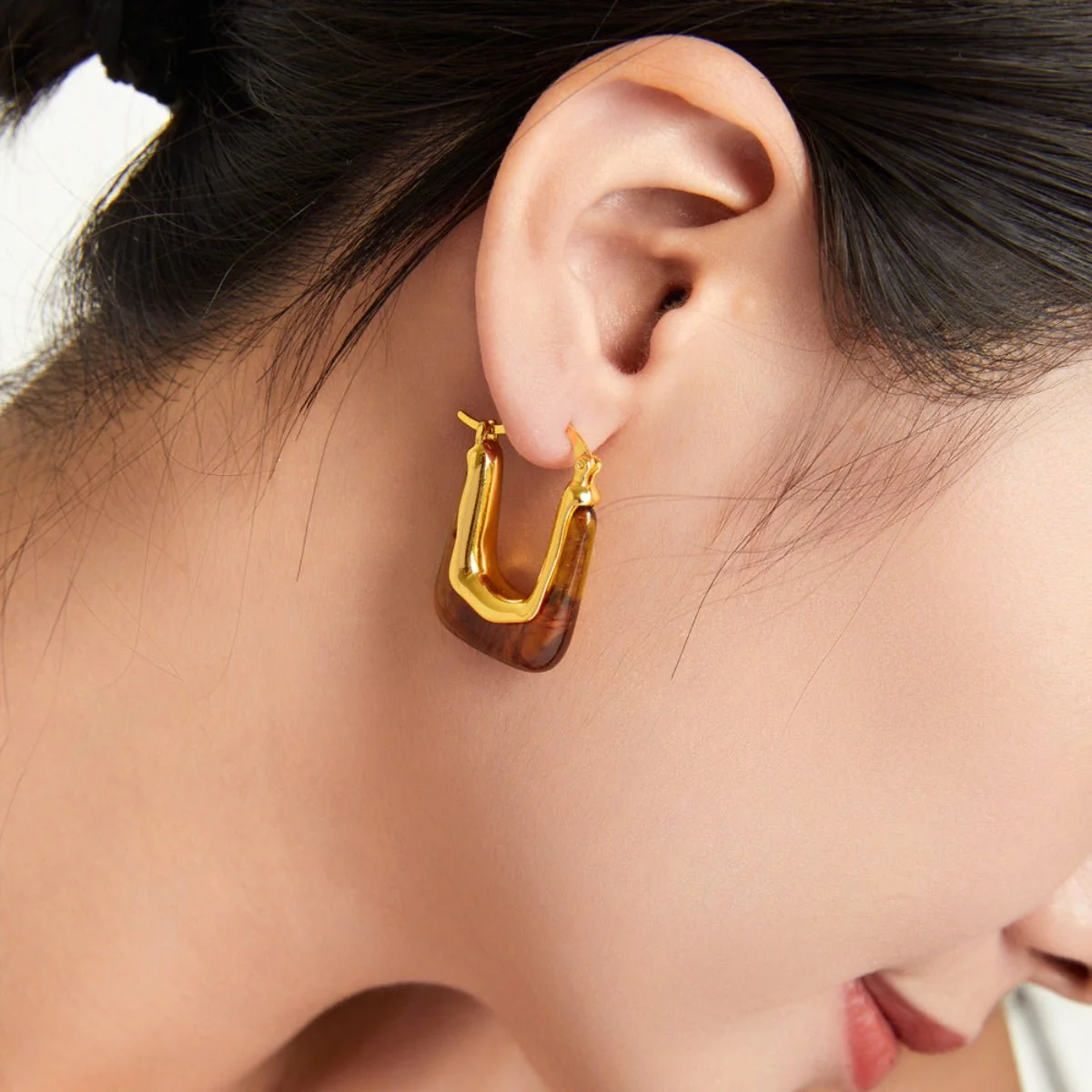 Poppy | Tortoiseshell Hoop Earrings - Image 6